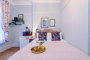 Victoria Park Studio 5 - Self Contained, Free Parking, Town Centre Gem, Free DisneyPlus & Netflix